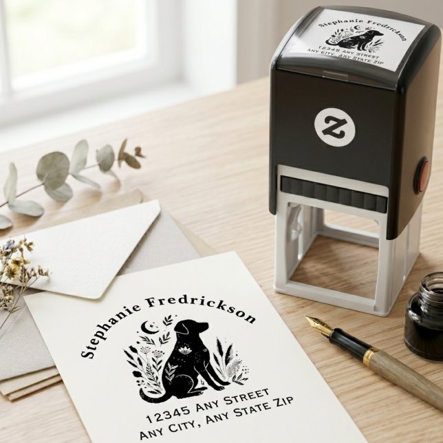 Nyckfull Botanisk Blommig Silhuett Hund Förälder Självfärgande Stämpel (Floral dog silhouette return address stamp for pet parents — a unique adoption day gift idea.)