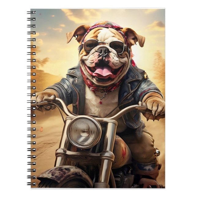 Nyckfull Bulldog Chopper Ridande på en Motorcykel Anteckningsbok (Framsidan)