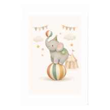 Nyckfull elefant på en boll