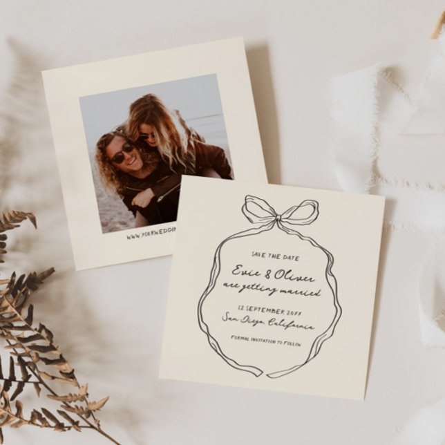 Nyckfull Excentrisk Handskriven Båge Bröllop Spara Datumet (Skapare uppladdad)