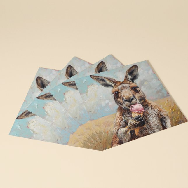 Nyckfull känguru som äter glass Anpassningsbar Inbjudningar (Skapare uppladdad)