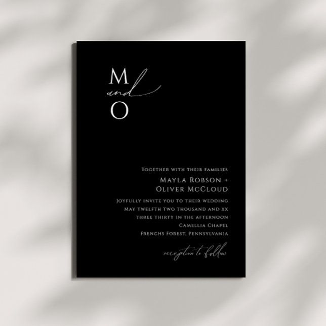 Nyckfull minimalistisk svart monogram-hjärtan bröl inbjudningar (Skapare uppladdad)