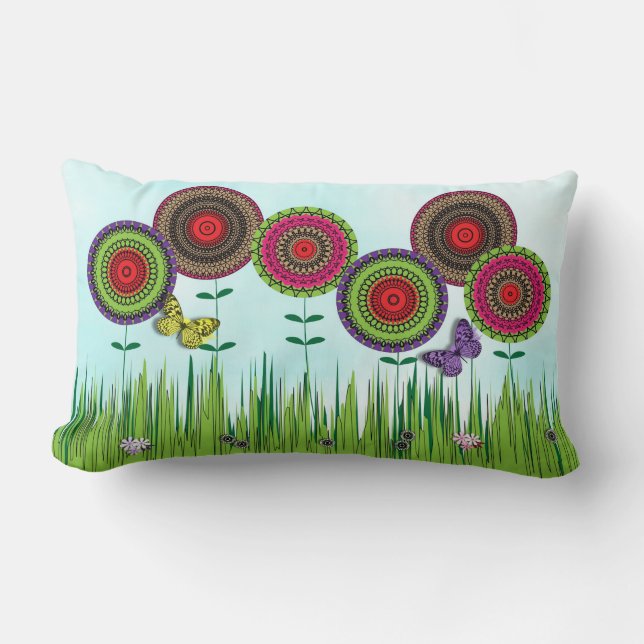 Nyckfulla sommarängblommor och fjärilar lumbarkudde (Framsida)