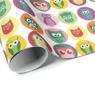 Nyckfullt färgrikt ugglamönster presentpapper