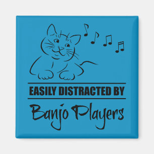 Nyfiken Cat Easily Distrated by Banjo Players Magnet