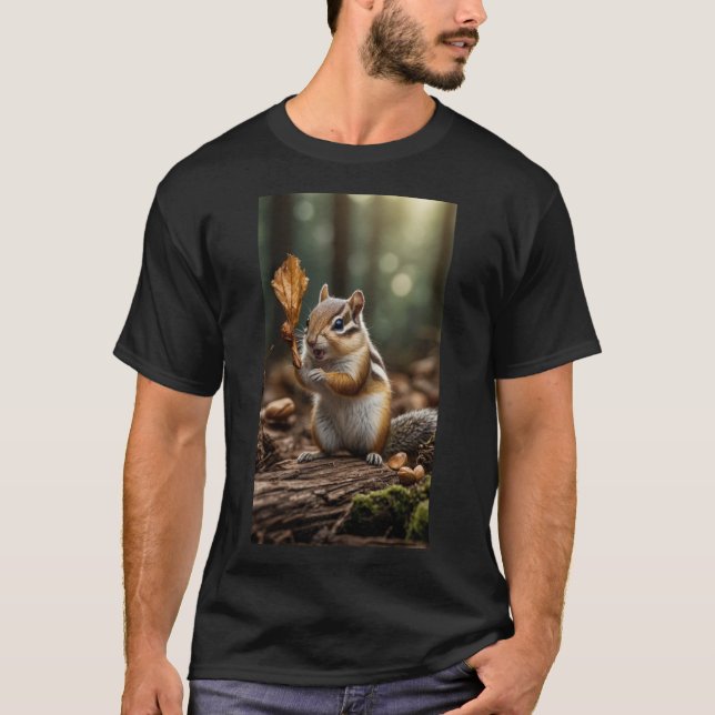 Nyfiken chipmunk som samlar in nöt i en skog t shirt (Framsida)