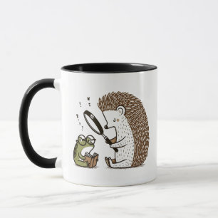 Nyfiken Hedgehog Observera en bokfisk grog Mugg