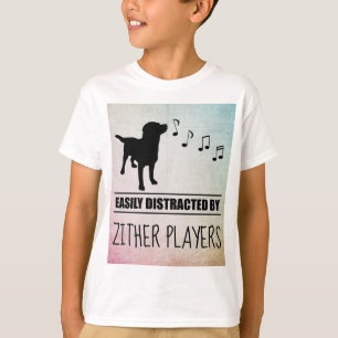 Nyfiken Hund som enkelt visas av Zither-spelare T Shirt