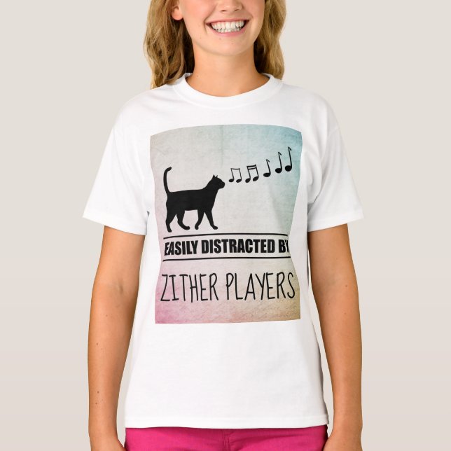 Nyfiken katt lätt distraherad av Zither-spelare T Shirt (Framsida)