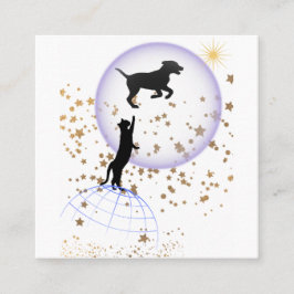 Nyfiken katt och löpande hund fyrkantigt visitkort