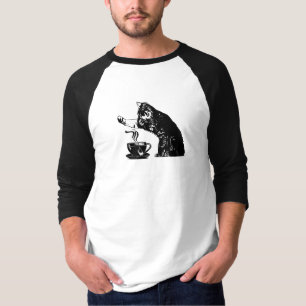 Nyfiken vardagskatt med te t shirt