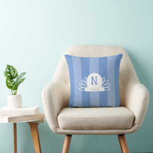 Nyfödd babypojke monogram blå barnkammardekor kudde