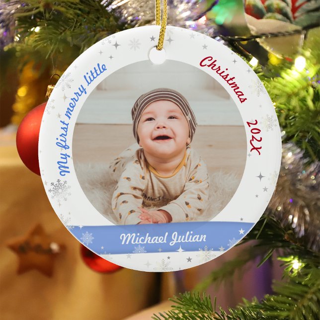 Nyfödd bebis 2 Foton Mina första fina jultomter Julgransprydnad Keramik (Modern Elegant Cute My First Merry Little Christmas Baby Boy Personalized Name 2 Photos Snowflakes )