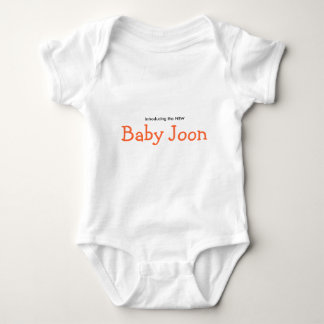 nyfödd bebis Joon T-shirt