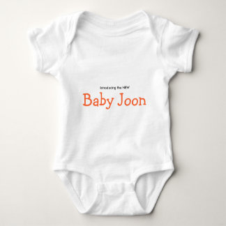 nyfödd bebis Joon Tee