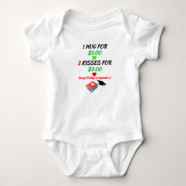 Nyfödd bebis kramar och kyssar - Så roligt T Shirt