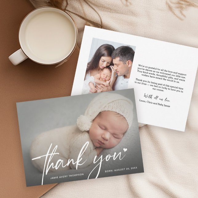 Nyfödd bebis Photo Tack för ditt hjärtliga moderna Kort (Baby thank you thank you card with heart, family photo and baby shower message wording.)