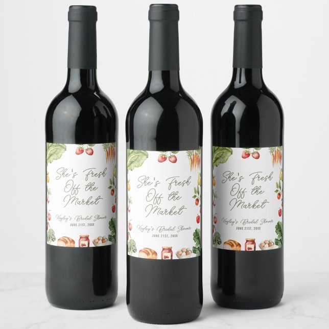 Nyfrån Marknadens Bröllopsfest för Bondmarknad Vinflaska Etikett (She’s fresh off the market! Rustic bridal shower wine label with fruits, veggies & farmhouse flair)