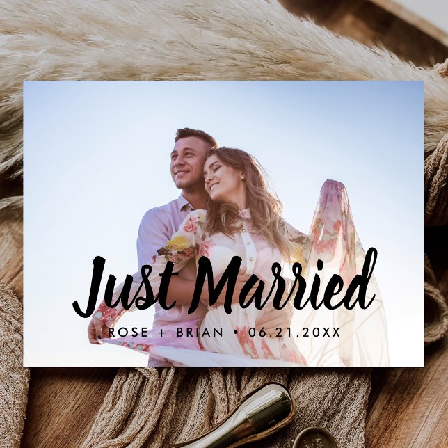 Nygifta Bröllopsannonsering Foto vykort (Wedding announcement photo postcards share your just married joy with heartfelt personal style.)