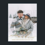 Nygifta Guld Jul Foto Vykort<br><div class="desc">Fira din första jul som nygifta med din familj och vänner. För mer avancerad anpassning av denna design,  klicka på länken Anpassa ytterligare för att ändra typsnitt,  storlek,  färg,  osv.</div>