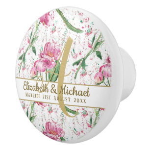 Nygifta med Guldmonogram Rosa Peonier Gröna blad Knopp