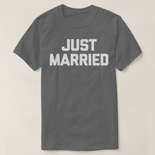 Nygifta  Roligt Bröllop Groom Bride Present Jus T Shirt (Design framsida)