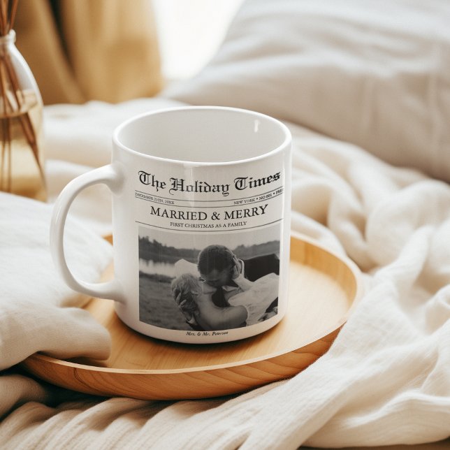 Nyheter Julberry och gift foto Kaffemugg (MARRIED & MERRY  Christmas Family Keepsake Newlyweds Our first Christmas)