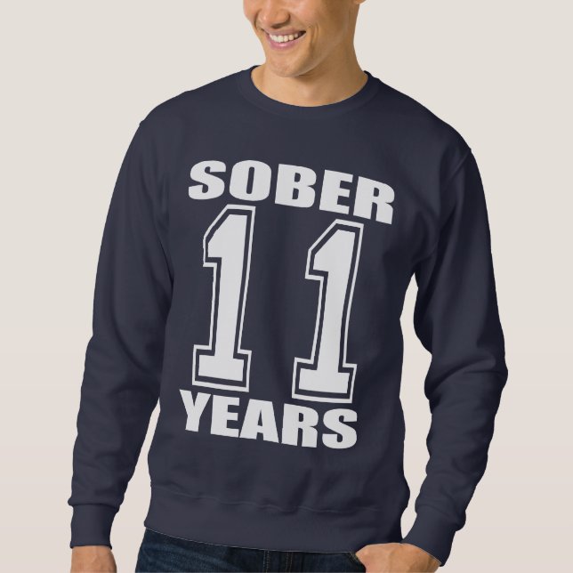 Nyktra till 11 år vit på mörk sweatshirt (Framsida)