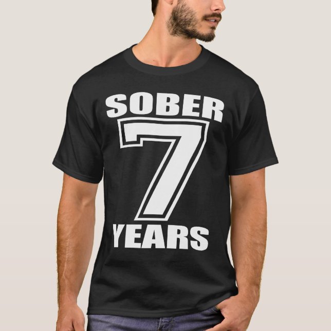 Nyktra till 7 år vit på mörk t-shirt (Framsida)