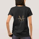 Nyligen framträdde Monogram Namn Year Guld Black T Shirt<br><div class="desc">Chic, modern och enkel monogrammad t-shirt med texten Mr. och Mrs. in white elegant handskriven calligraphy på en svart bakgrund med ditt monogram i faux guld. Lägg bara till ditt gifta namn, år och monogram i snyggtens typografi. Perfektens lyxgåva till det nylånade parets gäster i bröllop. Enbart designad för dig...</div>