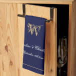 Nyligen gifta eller Bröllopsgåva Elegant Monogram  Kökshandduk<br><div class="desc">Nygift eller bröllopsgåva Elegant monogram initial Personlig namn på brud och brudgum Marinblå, guld och vit kökshandduk. Perfekt bröllopsgåva till nygifta, en älskad påminnelse om deras speciella dag eller en gåva till ditt eget hem. Klicka på anpassa denna mall för att anpassa den med namn, monogram initial och datum snabbt...</div>