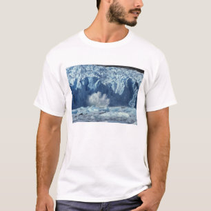 Nyligen kalvad isberg störtar ner i kallt vatten t shirt