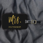 Nyligen lydd Märkre för efternamn: "Luggage Bag" Bagagebricka<br><div class="desc">Nyligen lyfte mrs Last Name Gold Foil Modern Luggage Bag Märkre. Märkrn är perfekt för smekmånadssemestern efter bröllop. Fru Efternamn har en Märkre av efternamn Silver Foil Bag.</div>