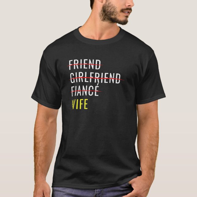 Nyligen presenterad vän Girlkompis Fiance-fru just T Shirt (Framsida)