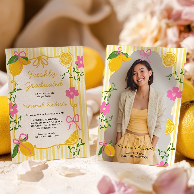 Nyligen Utexaminerad Citron Citrus Rosa Båge Foto Inbjudningar (Freshly Graduated Lemon Citrus Pink Bow Photo Invitation)