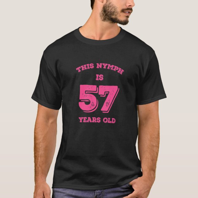 Nymh är 57 år gammal t shirt (Framsida)