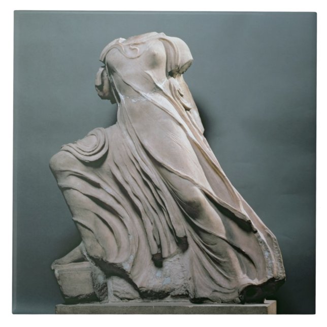 Nymphfigur, acroterion från tempelet av Phigal Kakelplatta (Framsidan)