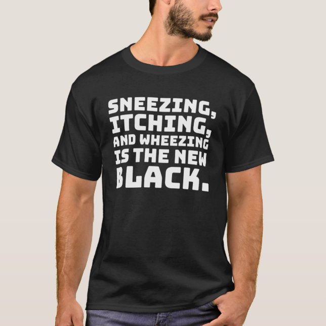 Nysande klåda och väsande är den nya svarta hatten t shirt (Framsida)