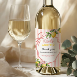 Nysliten Lemonad Baby Shower med Rosafärgad Band Vinflaska Etikett