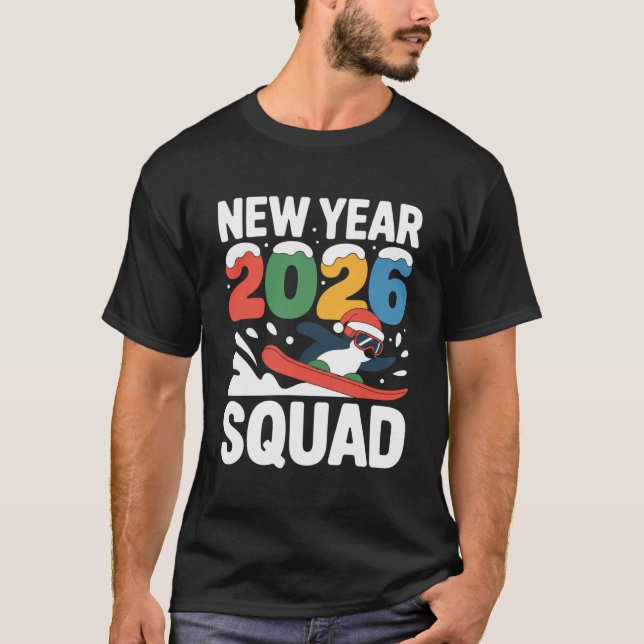 Nytt år 2026 Sällskap Rolfig Vinter Snö Pingvin T Shirt (Framsida)