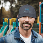 NYTT DAD - ÖST.2020 BRODERAD KEPS<br><div class="desc">Brott designad för de PAPPOR som påbörjar sitt föräldraliv 2020 . Lumiralas fina textdesign om familjeförhållanden.</div>