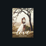Nytt foto för elegant i Kärlek-skript, Bröllop Canvastryck<br><div class="desc">Immortalisera indragningen av nya blister med Elegant Kärlek Script Bröllop Newlyed Photo Kanvastryck - en utsökt bild av kärlek som delades den magiska dagen. Denna ansträngda duk är inte bara en visning; det är duken i er kärlek-historia, en sofistikerad symbol för de åsikter som har tagits och den livslånga resan...</div>