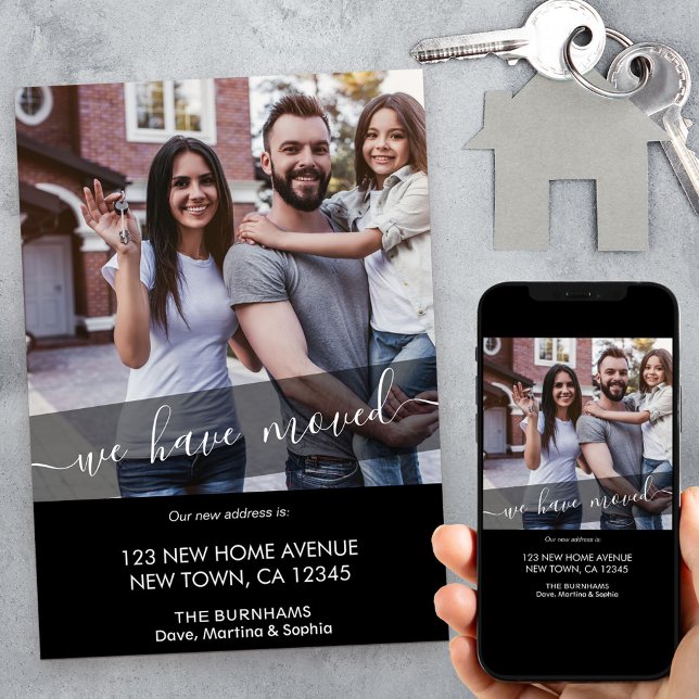 Nytt hemfoto Vi har Flyttat Elegant Script Black Meddelande (Skapare uppladdad)
