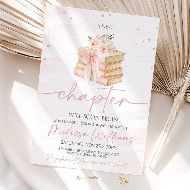 Nytt kapitel Rosa buggblommor Babykläder Inbjudningar (Sweet and elegant baby shower invitation featuring a pink bow, wildflowers, and book stack — perfect)