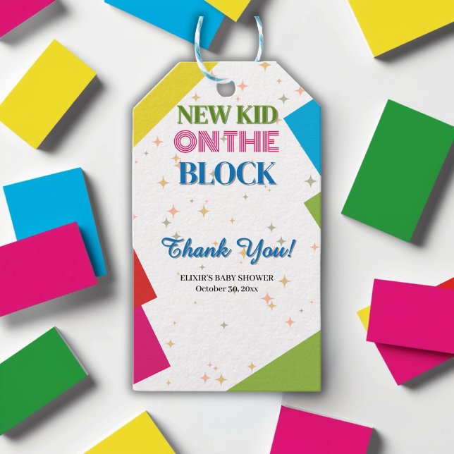 Nytt Kid på Blockfärgat babyskuvar Presentetikett (Skapare uppladdad)