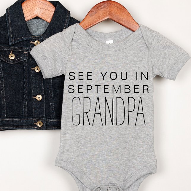 Nytt meddelande om Gravid av farfar-Personlig T Shirt (Skapare uppladdad)
