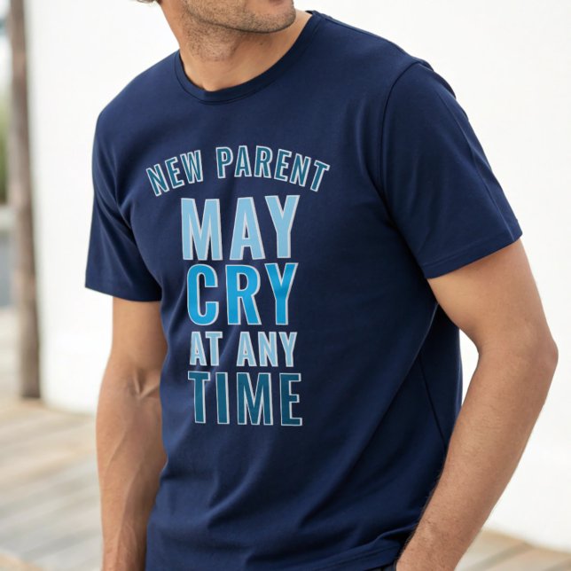 Nytt överordnat objekt kan Gråta Funny Anpassnings T Shirt (New parents may cry at any time. It's lack of sleep I think. A fun shirt for the new dad or new mom)