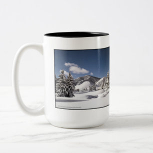 Nytt stupad snö Två-Tonad mugg