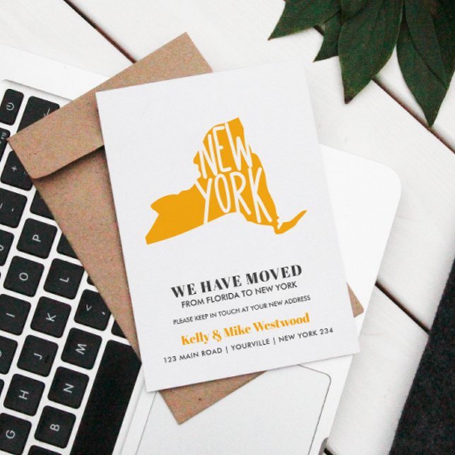 NYTT YORK Vi har flyttat Nytt adress nytt hem Vykort (New York Modern Change Address Postcard with Silhouette Map- in yellow Customizable Name and AddRESS)