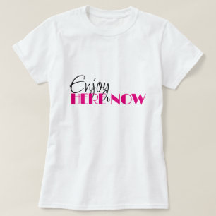 NYTTJA HÄR OCH NU OMBORD Modern minimal Rosa T Shirt